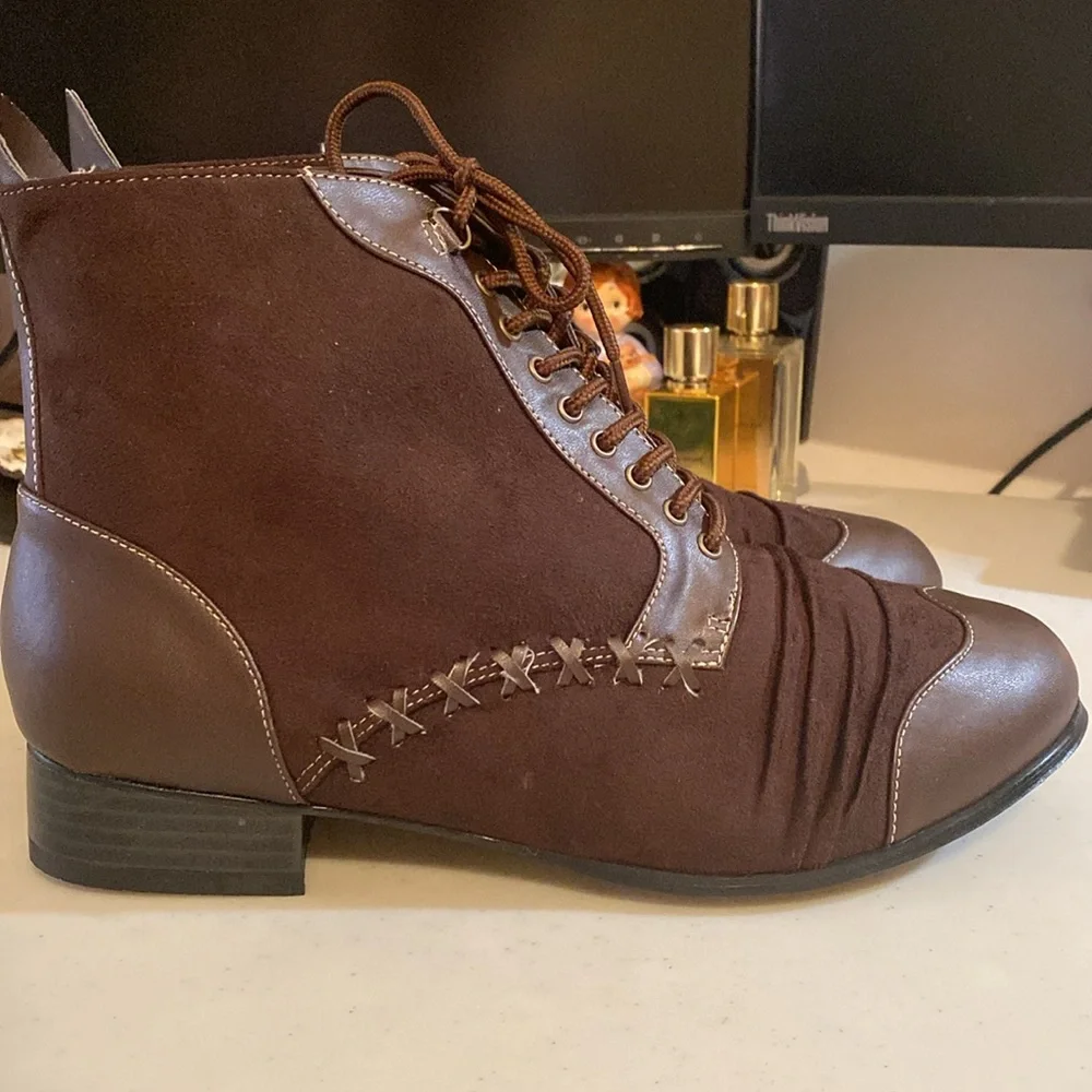 Unique Mad hatter style Stage boots, size 10-10.5